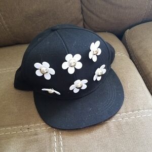 Claire’s cute ladies Dasies ball cap